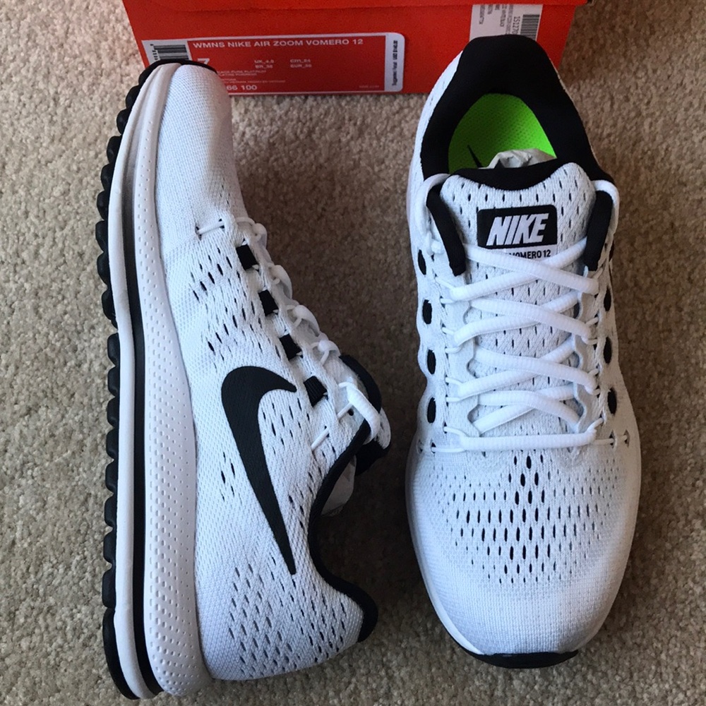 Women’s Nike Air Zoom Vomero 12 - Picture 2 of 7